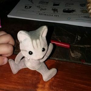 Meet your Posher, Cassandra